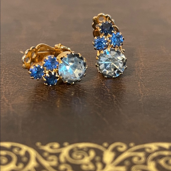 Vintage Jewelry - Vintage Blue Rhinestone Cluster Gold Tone Clip-on Earrings